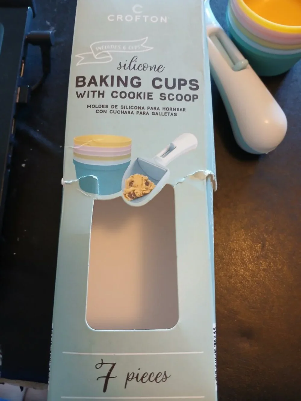 🧁 CROFTON silicone baking cups set with a handy cookie scoop.